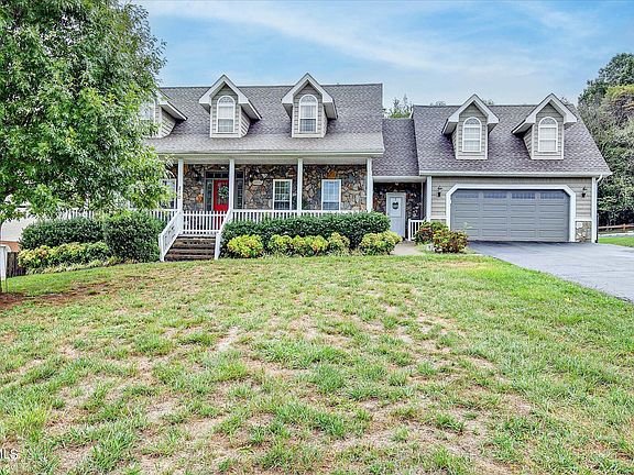 2nd image of 210 Oriole Ln