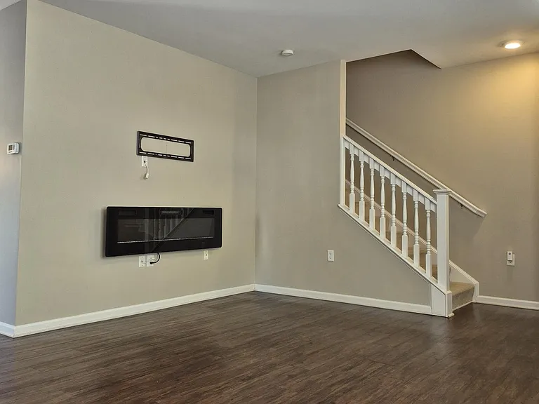 1325 Emsworth Dr — Photo 15