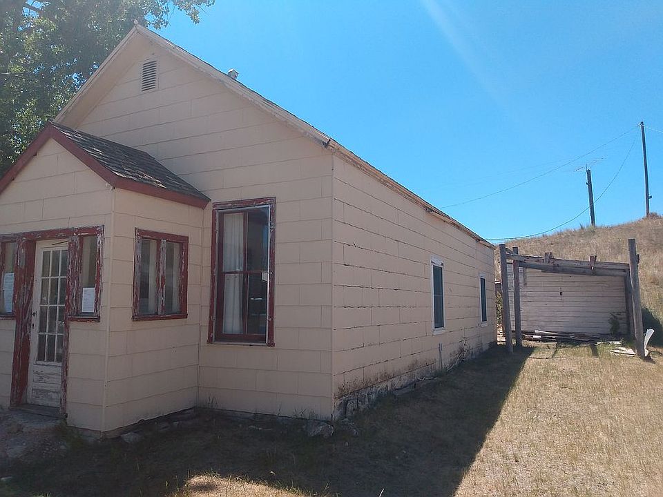 2nd image of 313 Main St