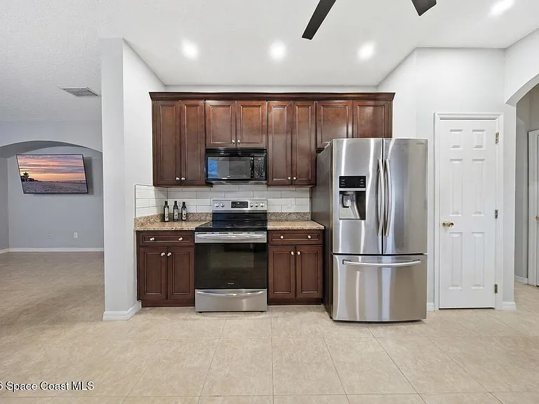 2039 Tullagee Ave — Photo 16
