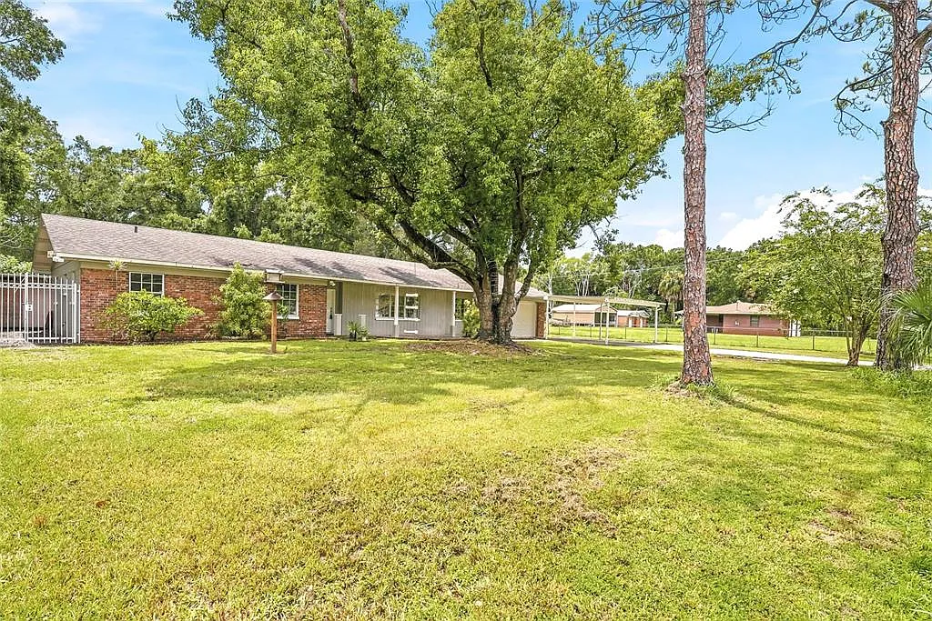 4 bed, 2.0 bath, 1809 sqft, $2,600 — Photo 2