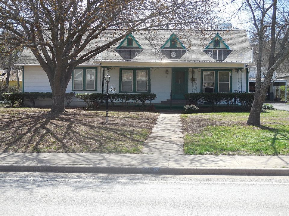 1st image of 609 W Main St