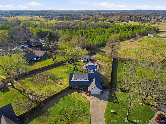 4th image of 7204 S Warwick St