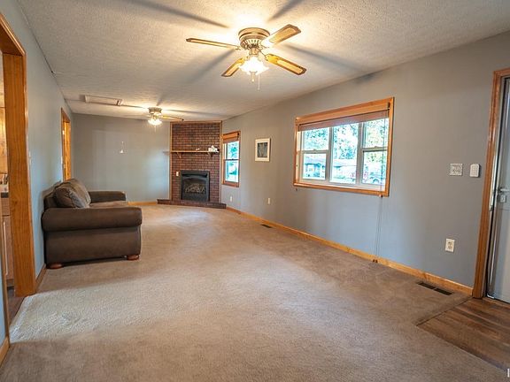 3rd image of 503 Manor Ct