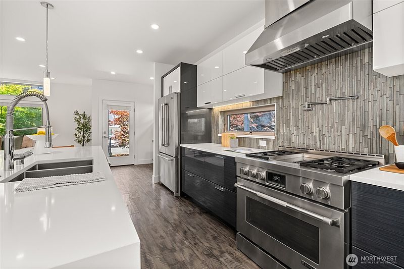 5th image of 8347 12th Avenue NW