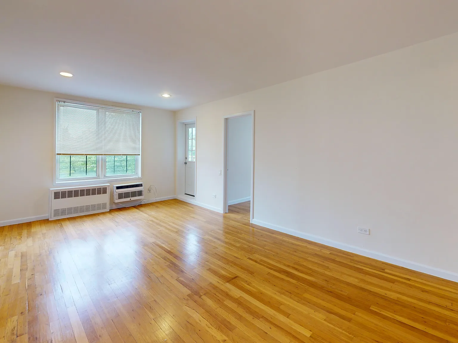 245-20 Grand Central Parkway — Photo 3