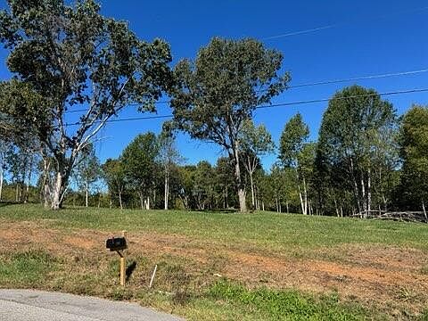 4th image of 1 Bear Creek Rd