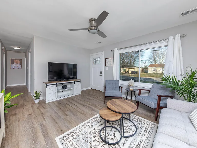 1021 Olympia Dr — Photo 7