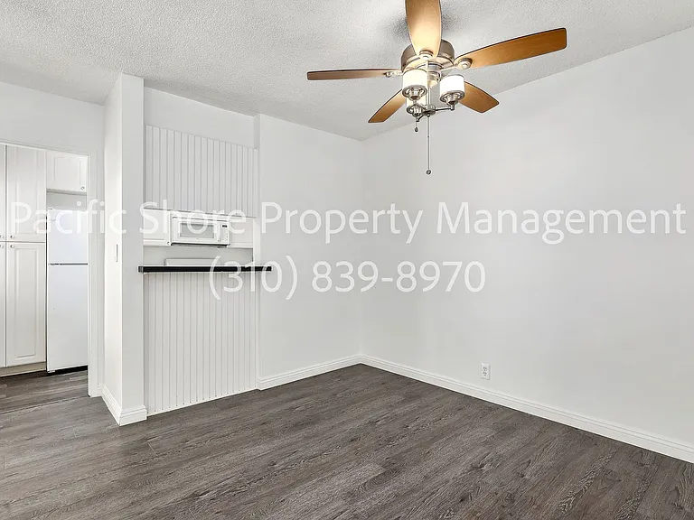 868 West Knoll Apartments — Photo 25