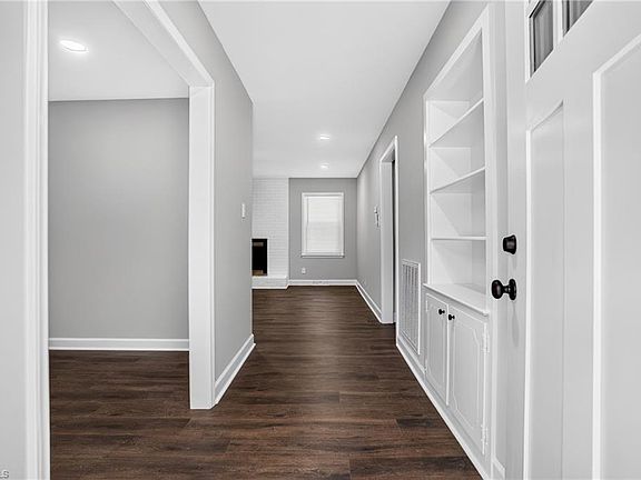 5th image of 723 Windsor Trl