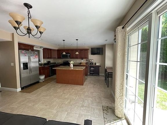 4th image of 4 Kensington Way #42
