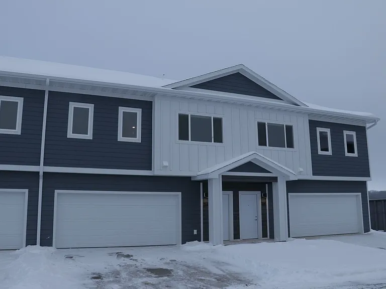 Pioneer Apartments & Townhomes — Photo 9