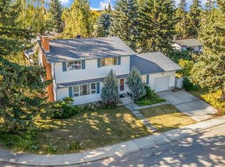 11027 E Bradbury Dr SW, Calgary, AB T2W1B1