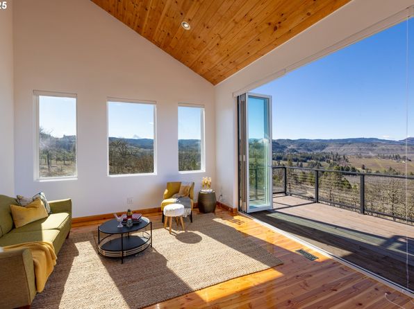 1642 Morgensen Rd, Mosier, OR 97040