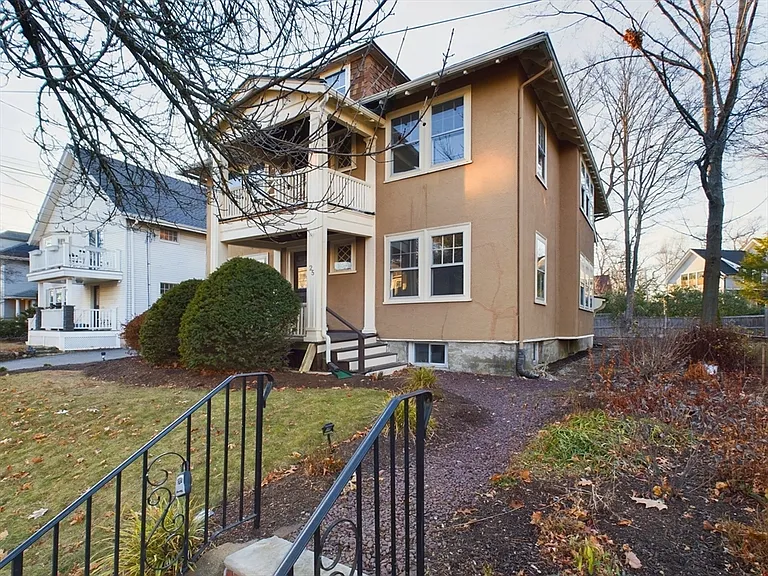25 Rowe St #1 — Photo 14