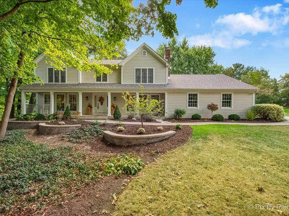 42W617 Lostview Ln, St Charles, IL 60175