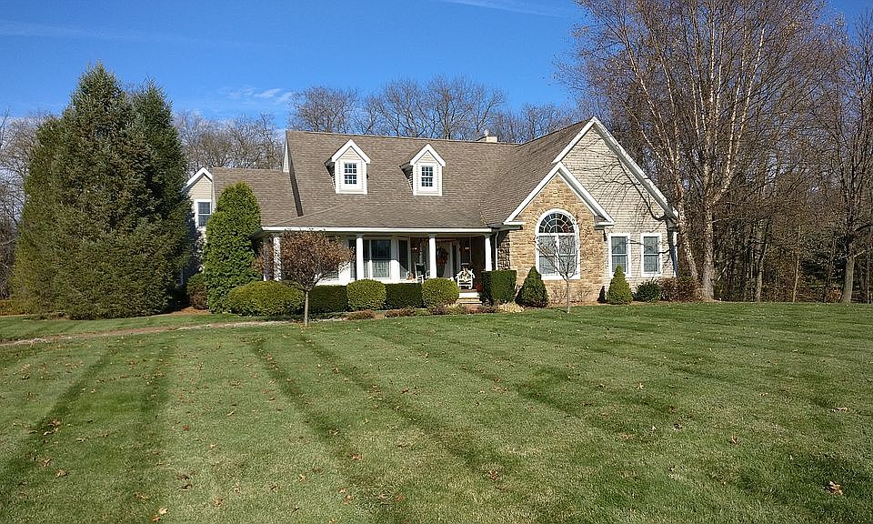 1st image of 15882 Danbury Dr