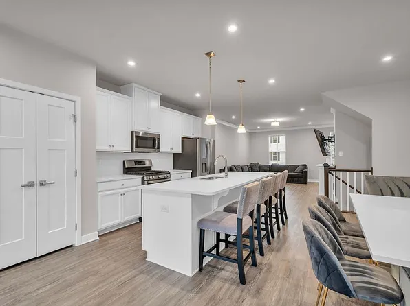 8 Kohlmyer Dr, Pennsauken, NJ 08110