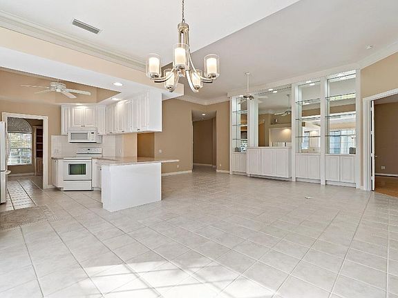 4th image of 8120 SE Paurotis Ln