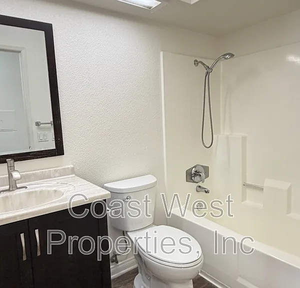 3539 Roosevelt St #E — Photo 9