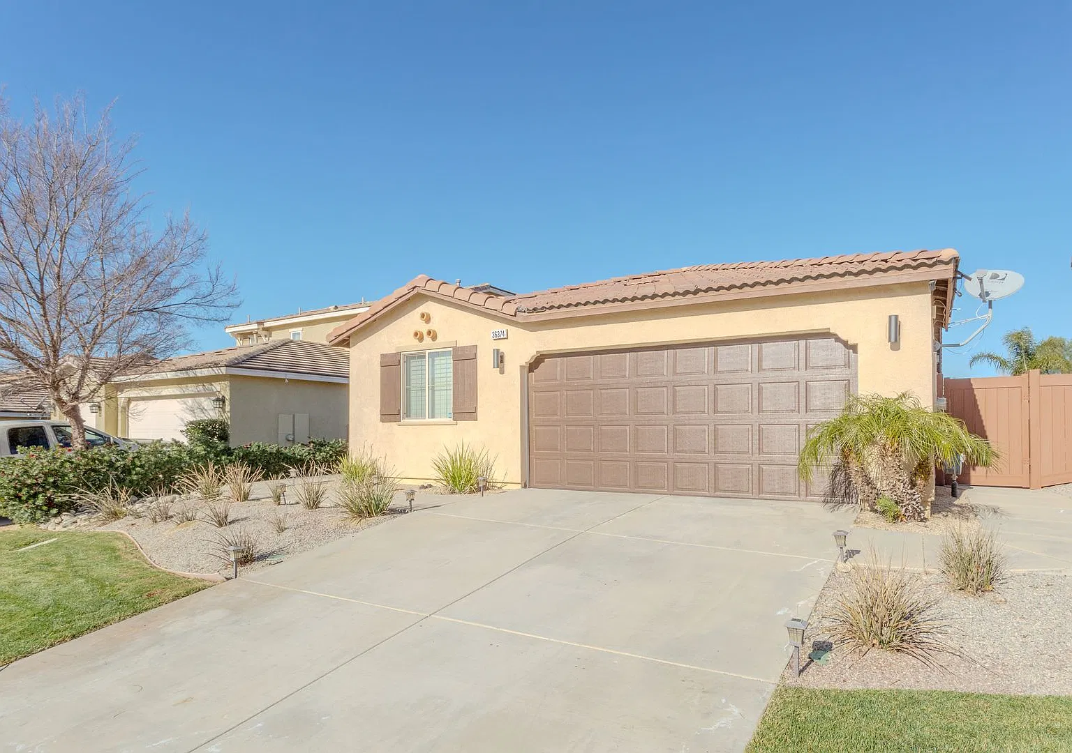 Coming Soon! Beautiful ~One Story~ 3 Bedroom Home For Rent In Gated Community! — Photo 2