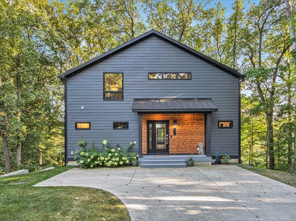 130 Singer Lake Trl, Baroda, MI 49101