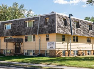 2201 13th Ave N #4, Grand Forks, ND 58203