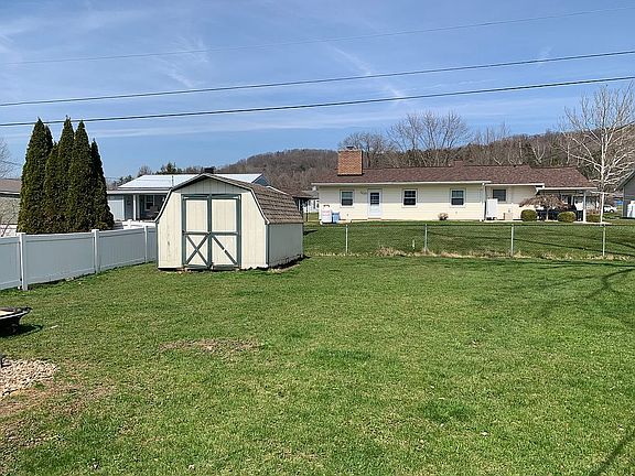 3rd image of 1119 Pearl Blvd