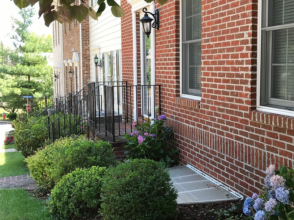 1st image of 119 S Church St