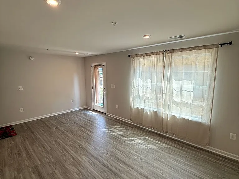 1915 Barolo Blvd — Photo 26