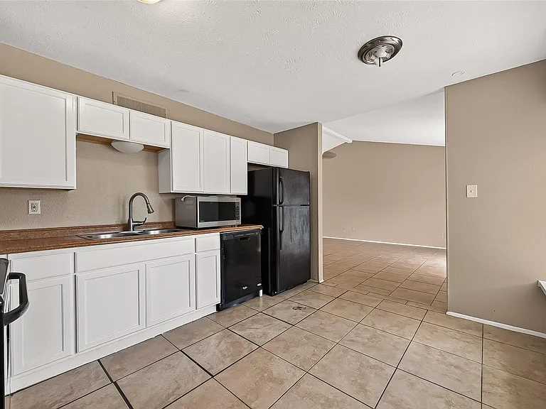 7410 La Granada Dr — Photo 16