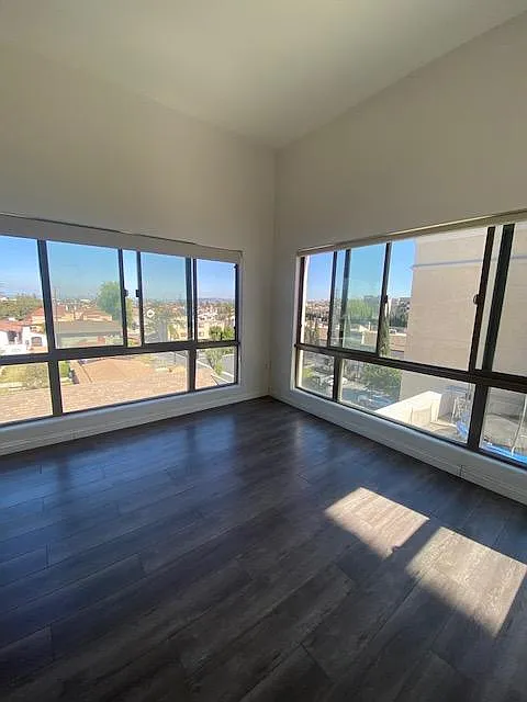 3 bed, 2.5 bath, 1850 sqft, $3,950 — Photo 2