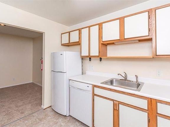 2nd image of 735 Clubhouse Dr