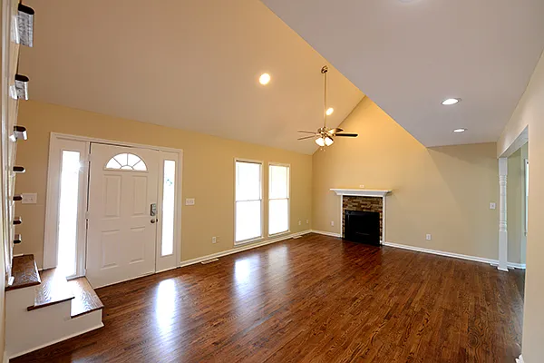3 bed, 2100 sqft, $2,300 — Photo 4