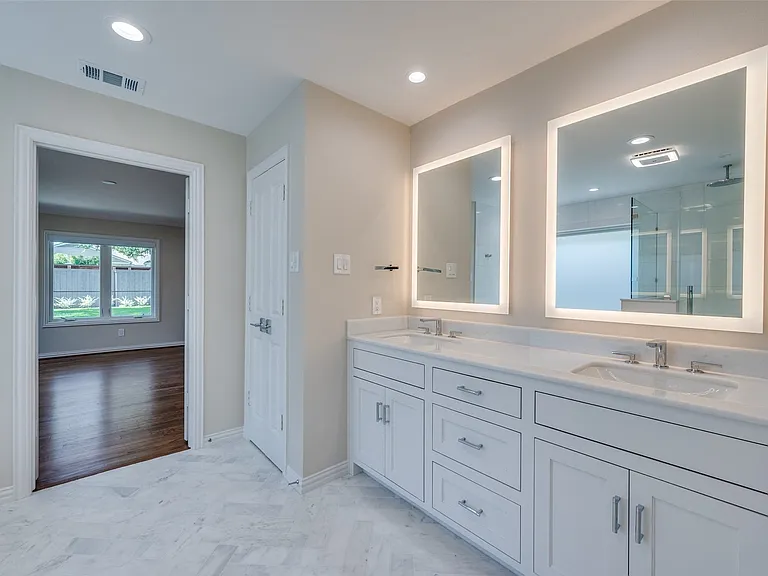 Primary suite bath area