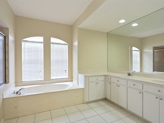 3rd image of 500 Pennyroyal Pl Unit 1