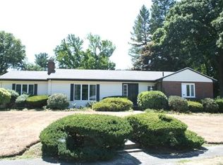 4 Dunstan Rd, Lynnfield, MA 01940