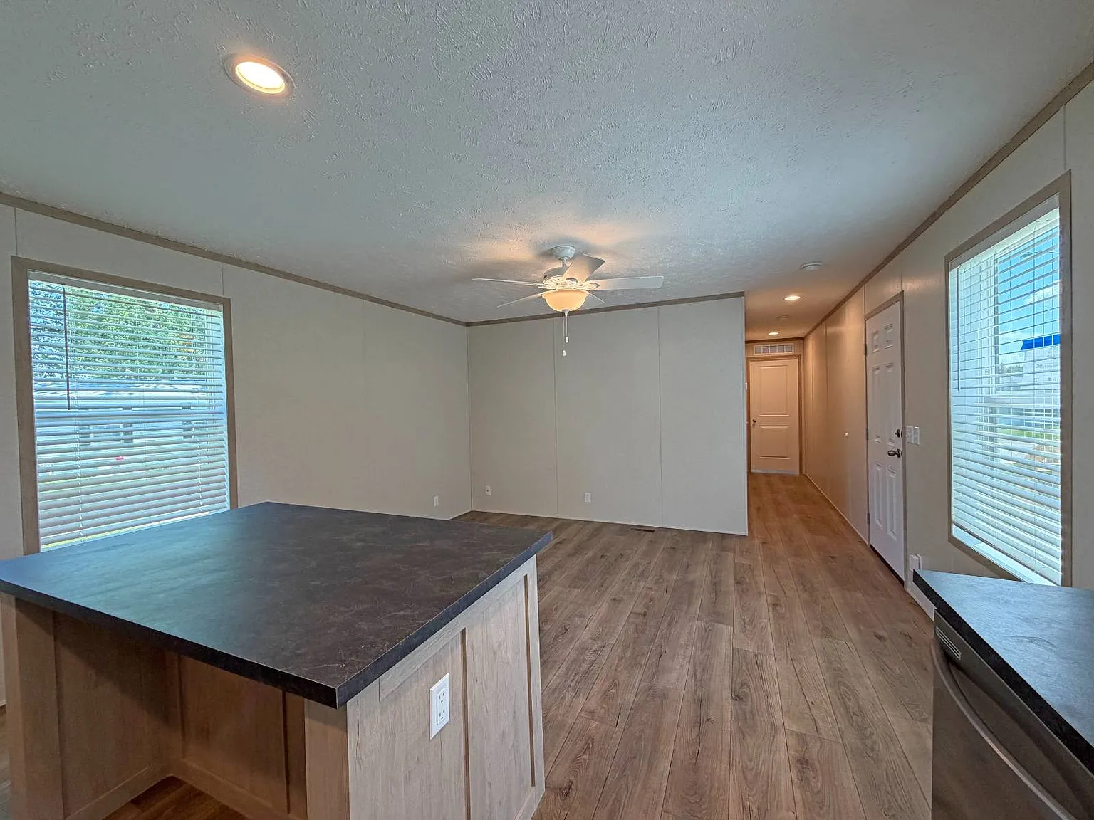3 bed, 2.0 bath, 990 sqft, $1,500 — Photo 2