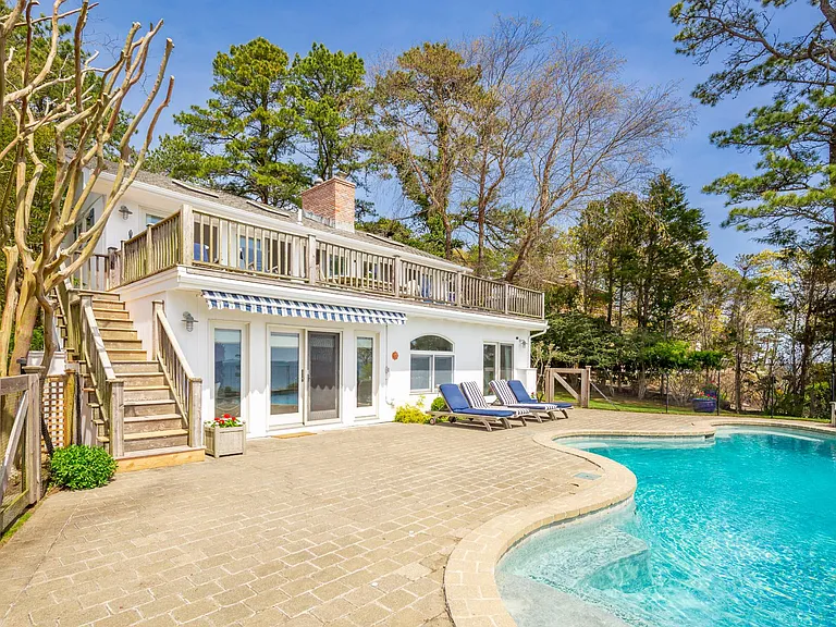 6 Peconic Rd — Photo 4