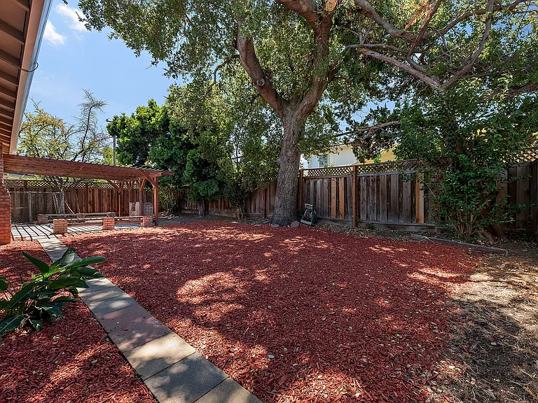 1529 Elmar Way — Photo 21