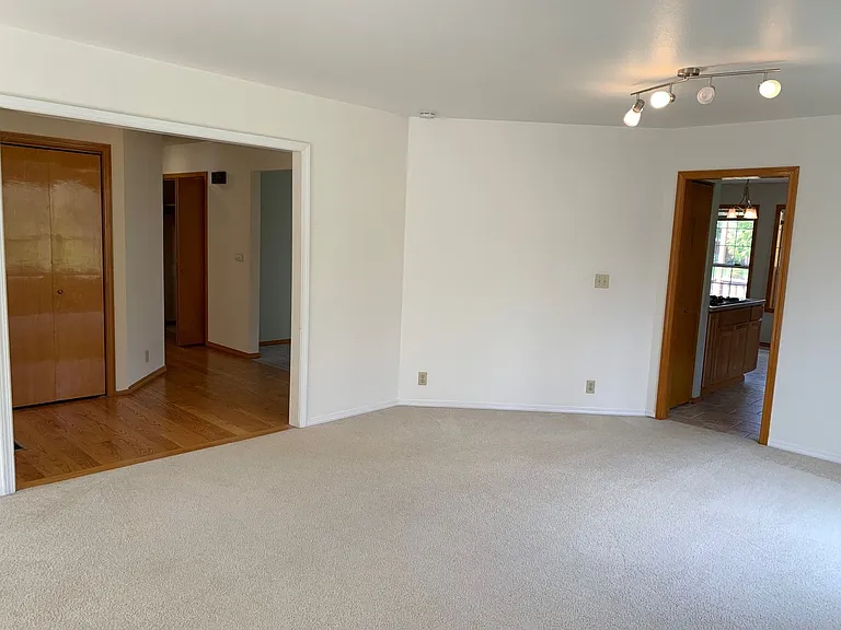1033 S 232nd St — Photo 11