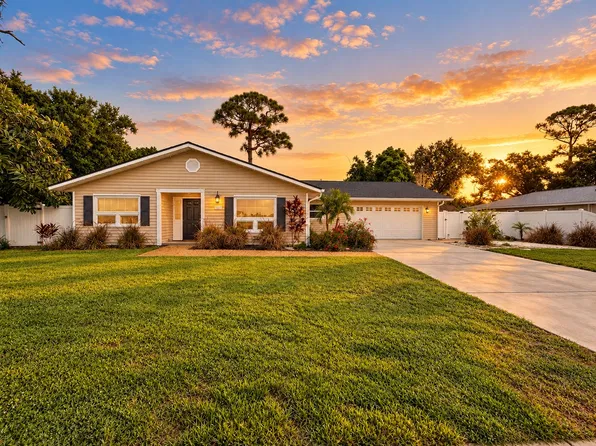 2121 Pinehurst St, Sarasota, FL 34231