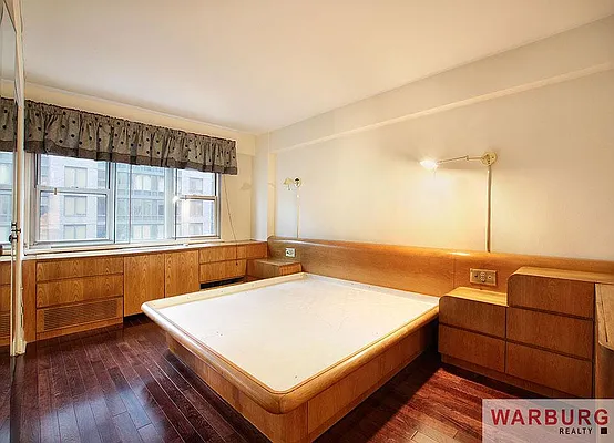 Sold by Warburg | media 17