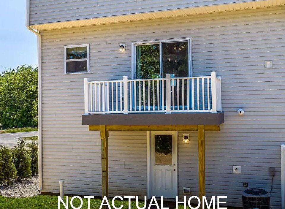 2nd image of 3238 Mackinac Dr