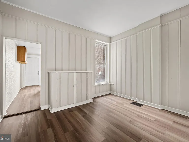 225 N Luzerne Ave — Photo 12