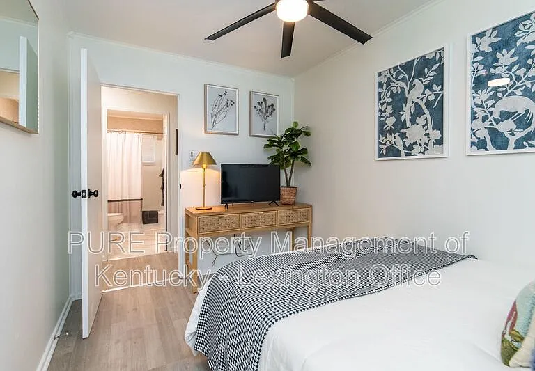 321 Mockingbird Ln — Photo 16