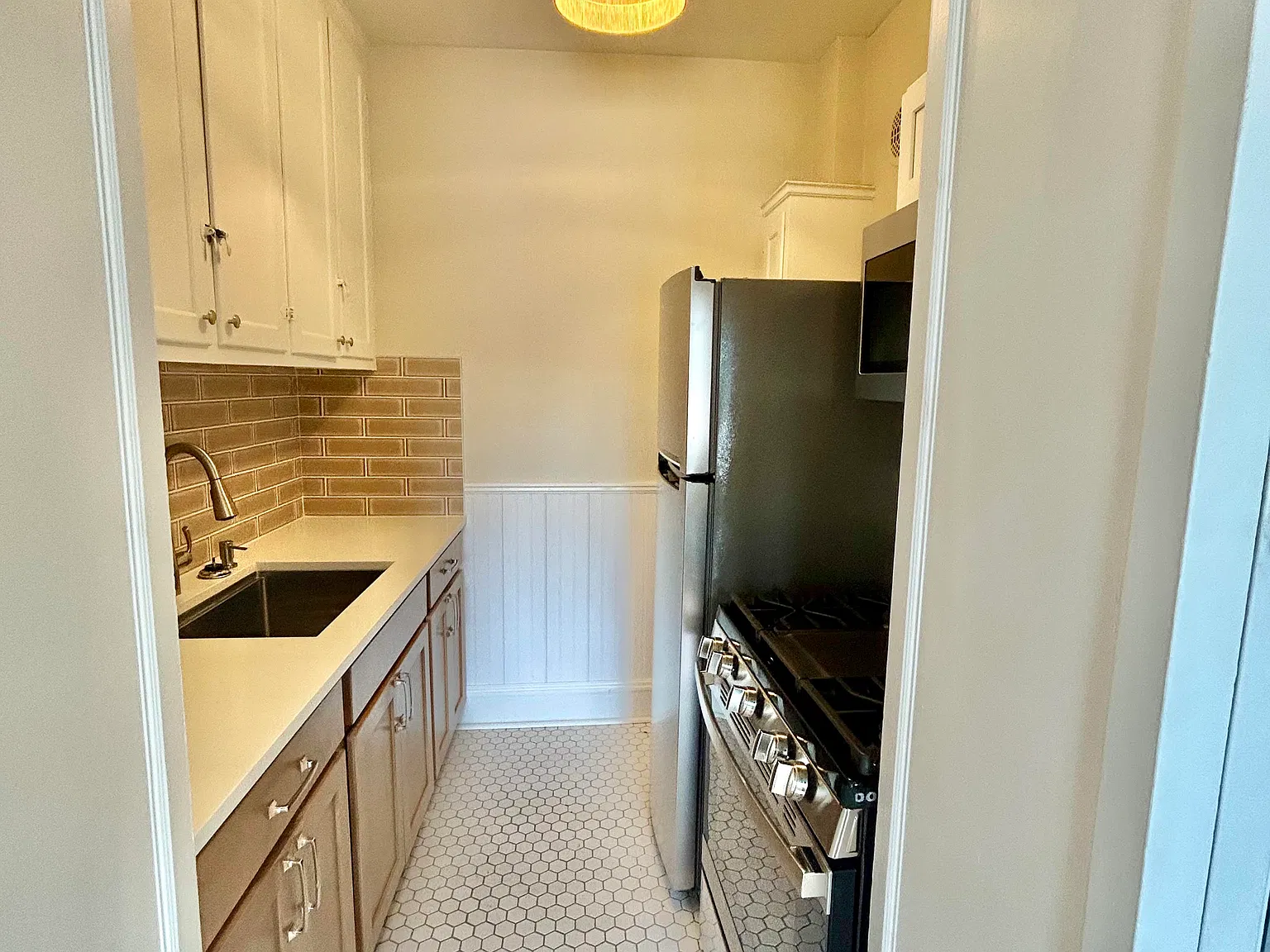 1 bed, 700 sqft, $1,050 — Photo 1