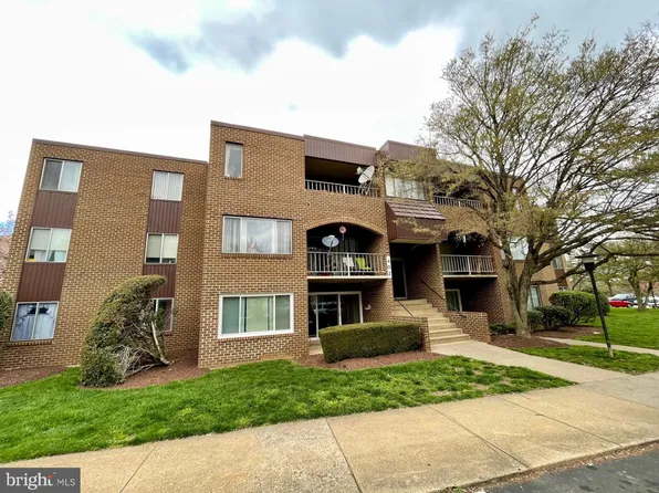 402 Girard St #13, Gaithersburg, MD 20877