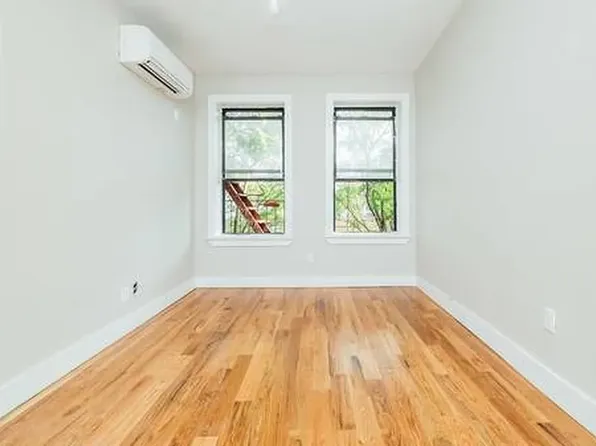 566 Maple Street image 1 of 8