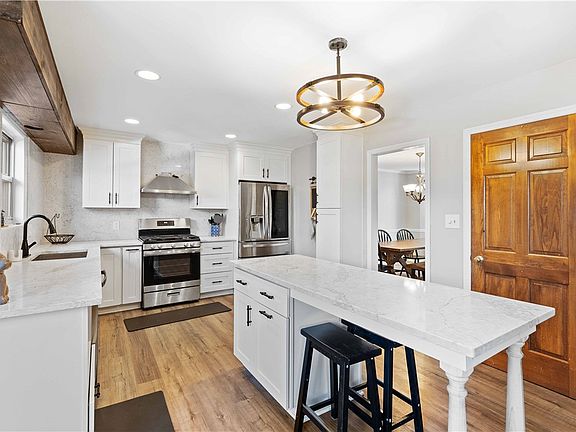 2nd image of 139 Bayberry Ln